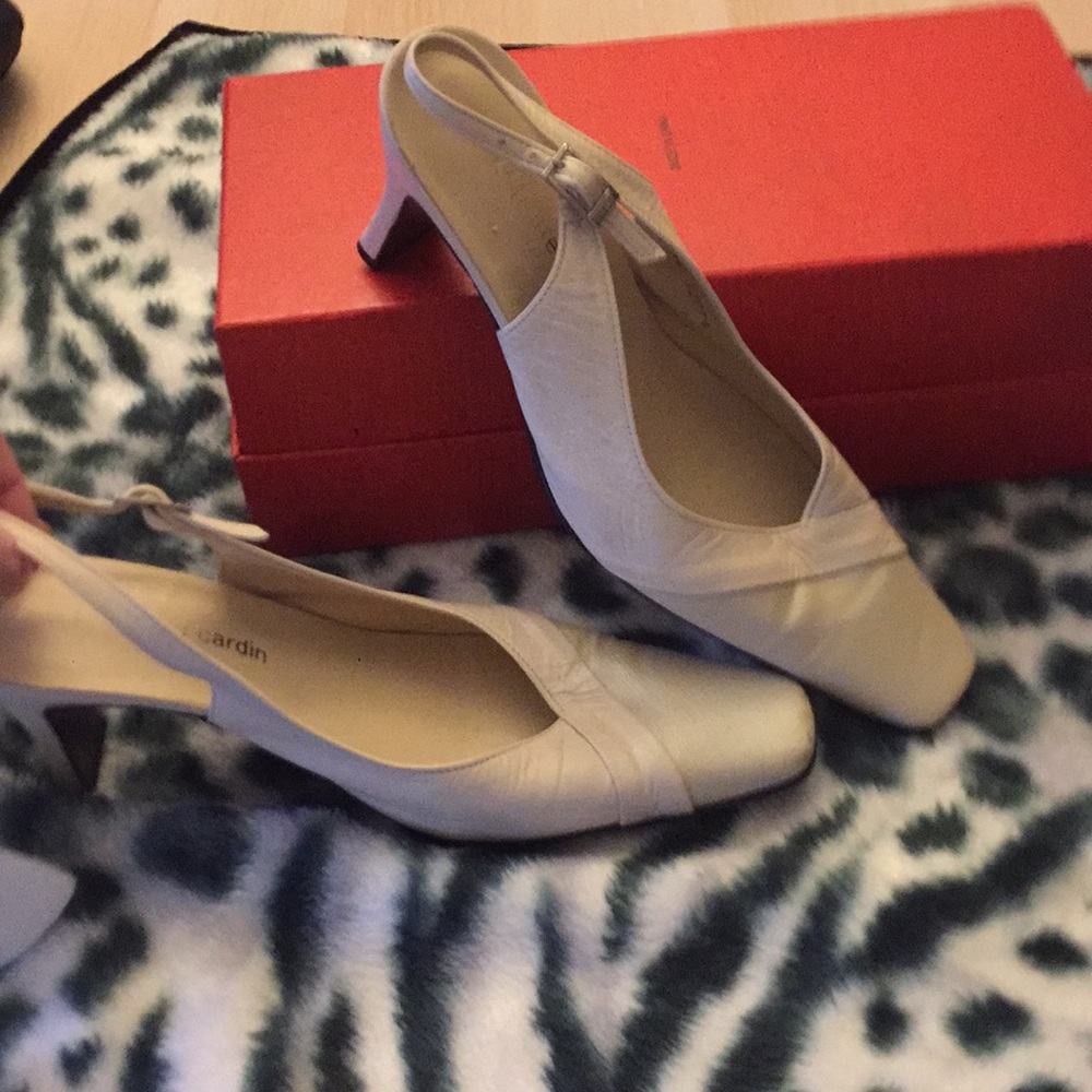 Pierre Cardin ivory leather heel 3 inch size 7.5